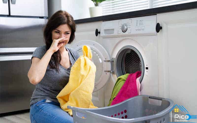دلیل بو گرفتن لباس‌ها بعد از شستن با لباسشویی
